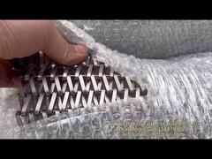 Lihat Mengapa Memilih Pembatas Ruangan Wire Mesh Dekoratif OEM Untuk Fasad