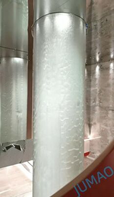 Dinding Air Jaring Logam Inovatif Memberikan Efek Visual yang Memukau