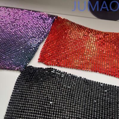 Tirai Sequin Logam Berkilau Dibuat Untuk Tempat Pesta Memberikan Elemen yang Berkilau